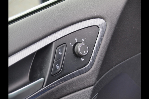 Volkswagen GOLF Variant 1.5 TSI Highline Business R | Lapiz Blue Metallic | Trekhaak | NL-Auto | Virtual Cockpit |