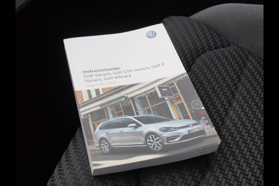 Volkswagen GOLF Variant 1.5 TSI Highline Business R | Lapiz Blue Metallic | Trekhaak | NL-Auto | Virtual Cockpit |