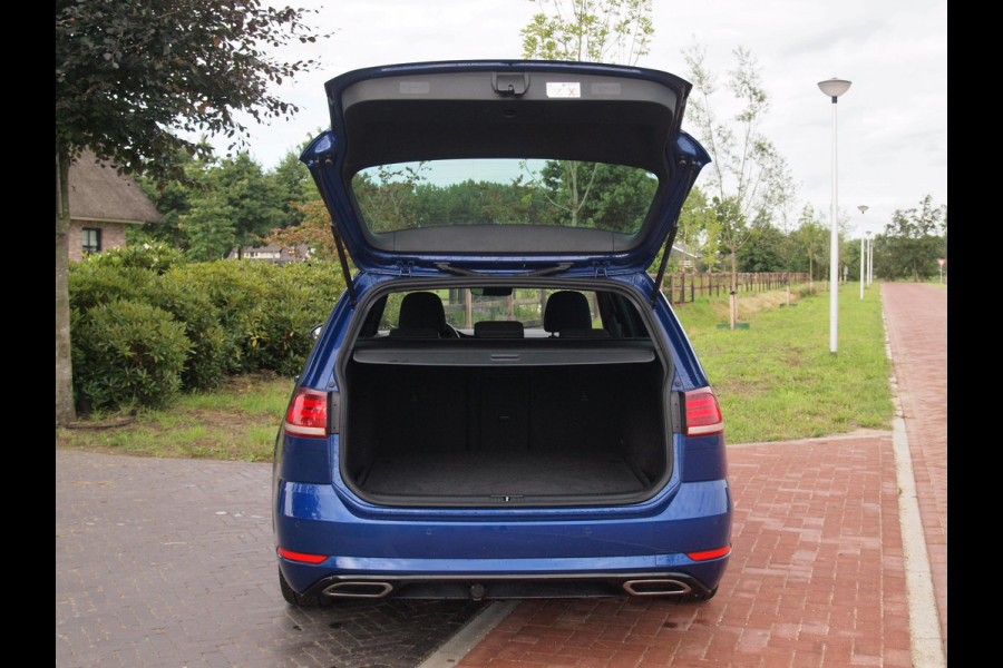 Volkswagen GOLF Variant 1.5 TSI Highline Business R | Lapiz Blue Metallic | Trekhaak | NL-Auto | Virtual Cockpit |