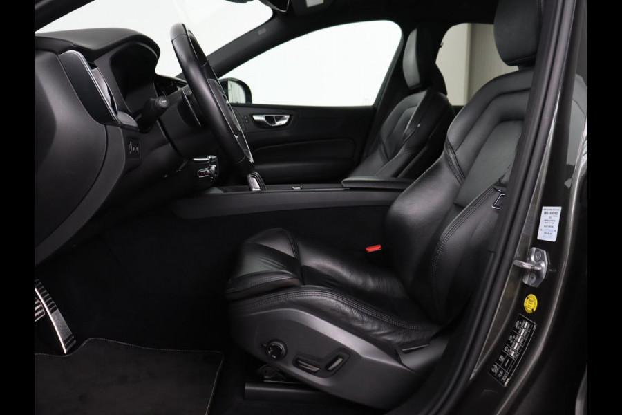 Volvo XC60 2.0 Recharge T8 AWD R-Design | Panoramadak | Head-Up | Trekhaak | 360 Camera | Leder | Stoelverwarming | Harman/Kardon | Carplay | Achterbankverwarming | Digital Cockpit | Full LED