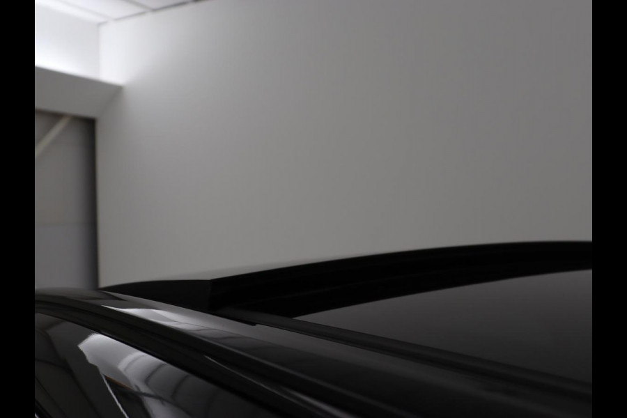Volvo XC60 2.0 Recharge T8 AWD R-Design | Panoramadak | Head-Up | Trekhaak | 360 Camera | Leder | Stoelverwarming | Harman/Kardon | Carplay | Achterbankverwarming | Digital Cockpit | Full LED