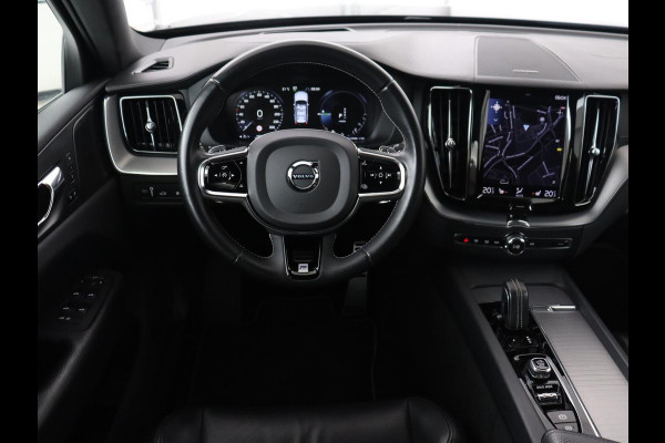 Volvo XC60 2.0 Recharge T8 AWD R-Design | Panoramadak | Head-Up | Trekhaak | 360 Camera | Leder | Stoelverwarming | Harman/Kardon | Carplay | Achterbankverwarming | Digital Cockpit | Full LED