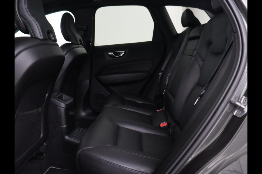 Volvo XC60 2.0 Recharge T8 AWD R-Design | Panoramadak | Head-Up | Trekhaak | 360 Camera | Leder | Stoelverwarming | Harman/Kardon | Carplay | Achterbankverwarming | Digital Cockpit | Full LED