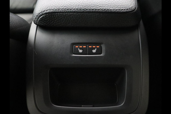 Volvo XC60 2.0 Recharge T8 AWD R-Design | Panoramadak | Head-Up | Trekhaak | 360 Camera | Leder | Stoelverwarming | Harman/Kardon | Carplay | Achterbankverwarming | Digital Cockpit | Full LED