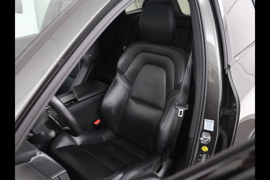 Volvo XC60 2.0 Recharge T8 AWD R-Design | Panoramadak | Head-Up | Trekhaak | 360 Camera | Leder | Stoelverwarming | Harman/Kardon | Carplay | Achterbankverwarming | Digital Cockpit | Full LED