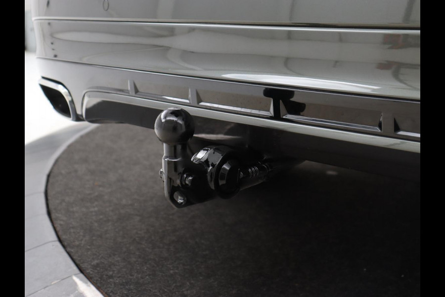 Volvo XC60 2.0 Recharge T8 AWD R-Design | Panoramadak | Head-Up | Trekhaak | 360 Camera | Leder | Stoelverwarming | Harman/Kardon | Carplay | Achterbankverwarming | Digital Cockpit | Full LED