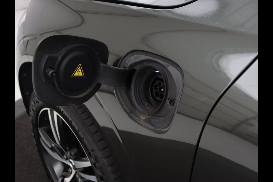 Volvo XC60 2.0 Recharge T8 AWD R-Design | Panoramadak | Head-Up | Trekhaak | 360 Camera | Leder | Stoelverwarming | Harman/Kardon | Carplay | Achterbankverwarming | Digital Cockpit | Full LED