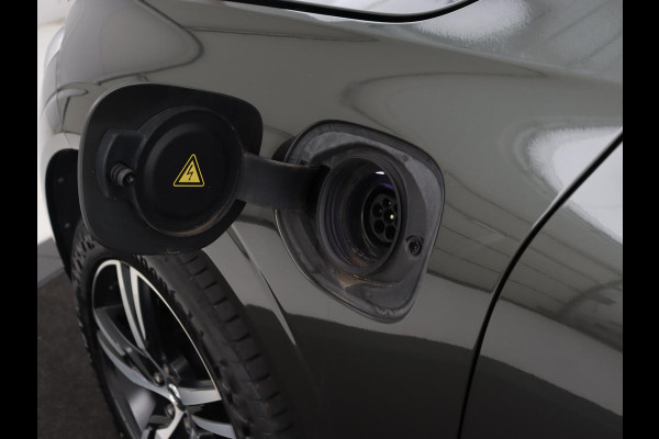 Volvo XC60 2.0 Recharge T8 AWD R-Design | Panoramadak | Head-Up | Trekhaak | 360 Camera | Leder | Stoelverwarming | Harman/Kardon | Carplay | Achterbankverwarming | Digital Cockpit | Full LED