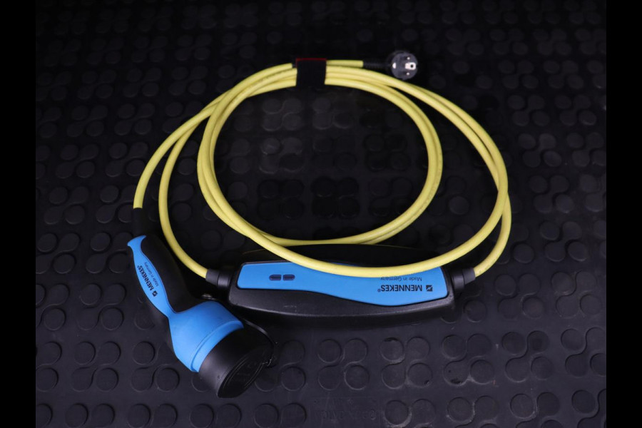 Volvo XC60 2.0 Recharge T8 AWD R-Design | Panoramadak | Head-Up | Trekhaak | 360 Camera | Leder | Stoelverwarming | Harman/Kardon | Carplay | Achterbankverwarming | Digital Cockpit | Full LED