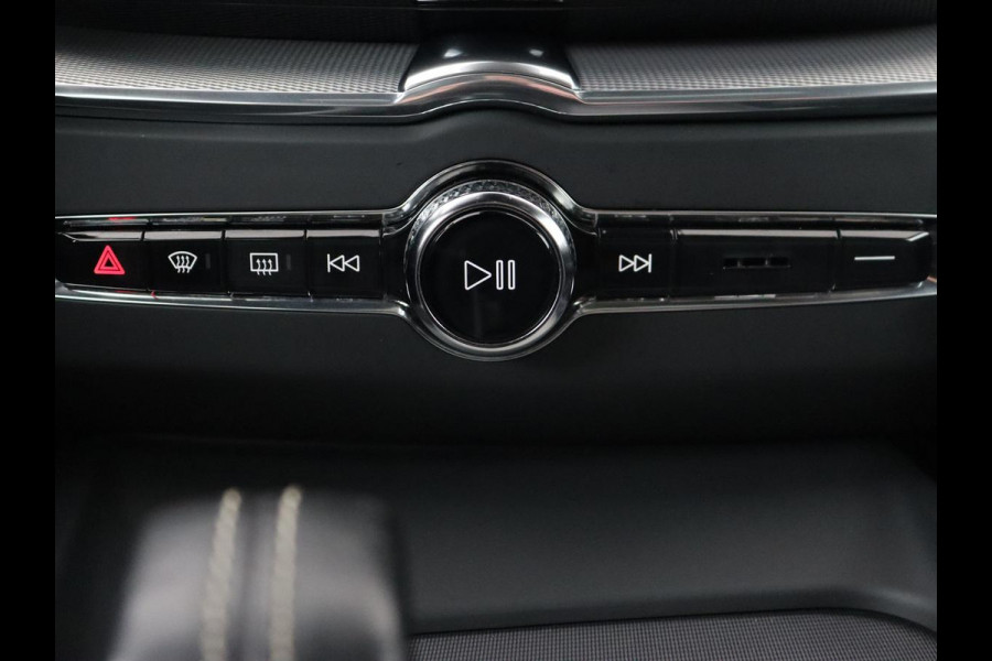 Volvo XC60 2.0 Recharge T8 AWD R-Design | Panoramadak | Head-Up | Trekhaak | 360 Camera | Leder | Stoelverwarming | Harman/Kardon | Carplay | Achterbankverwarming | Digital Cockpit | Full LED