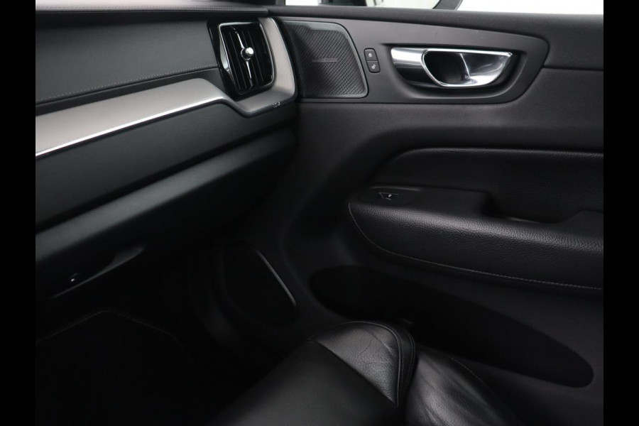 Volvo XC60 2.0 Recharge T8 AWD R-Design | Panoramadak | Head-Up | Trekhaak | 360 Camera | Leder | Stoelverwarming | Harman/Kardon | Carplay | Achterbankverwarming | Digital Cockpit | Full LED