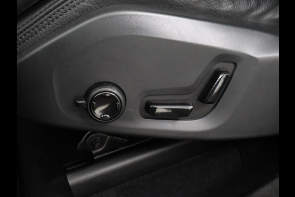 Volvo XC60 2.0 Recharge T8 AWD R-Design | Panoramadak | Head-Up | Trekhaak | 360 Camera | Leder | Stoelverwarming | Harman/Kardon | Carplay | Achterbankverwarming | Digital Cockpit | Full LED