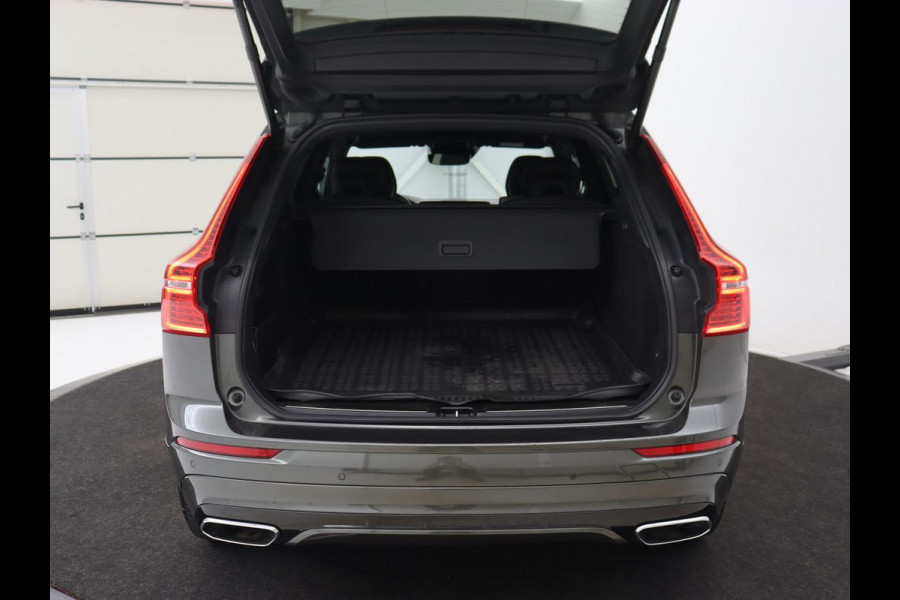 Volvo XC60 2.0 Recharge T8 AWD R-Design | Panoramadak | Head-Up | Trekhaak | 360 Camera | Leder | Stoelverwarming | Harman/Kardon | Carplay | Achterbankverwarming | Digital Cockpit | Full LED