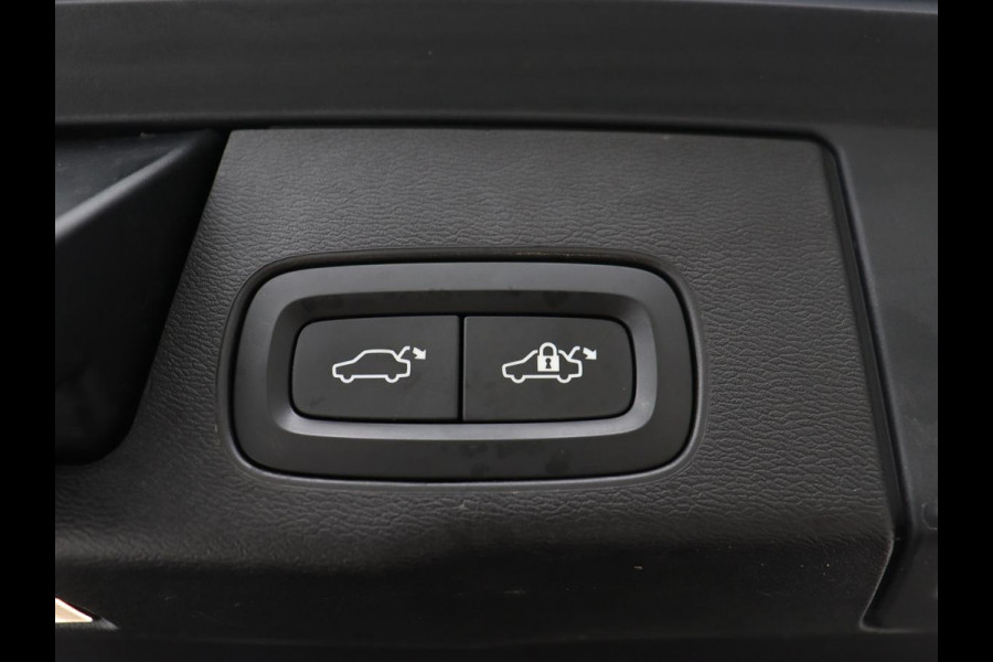 Volvo XC60 2.0 Recharge T8 AWD R-Design | Panoramadak | Head-Up | Trekhaak | 360 Camera | Leder | Stoelverwarming | Harman/Kardon | Carplay | Achterbankverwarming | Digital Cockpit | Full LED