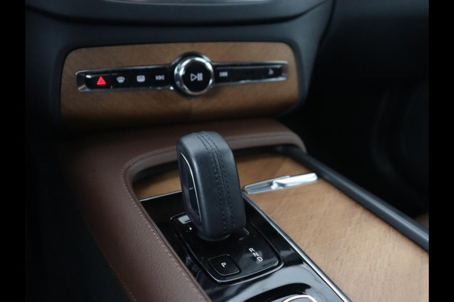 Volvo XC90 2.0 T8 Recharge AWD R-Design | Panoramadak | Head-Up | 360 Camera | Adaptive cruise | Leder | Trekhaak | Stoel & stuurverwarming | Carplay | Memory | Harman/Kardon