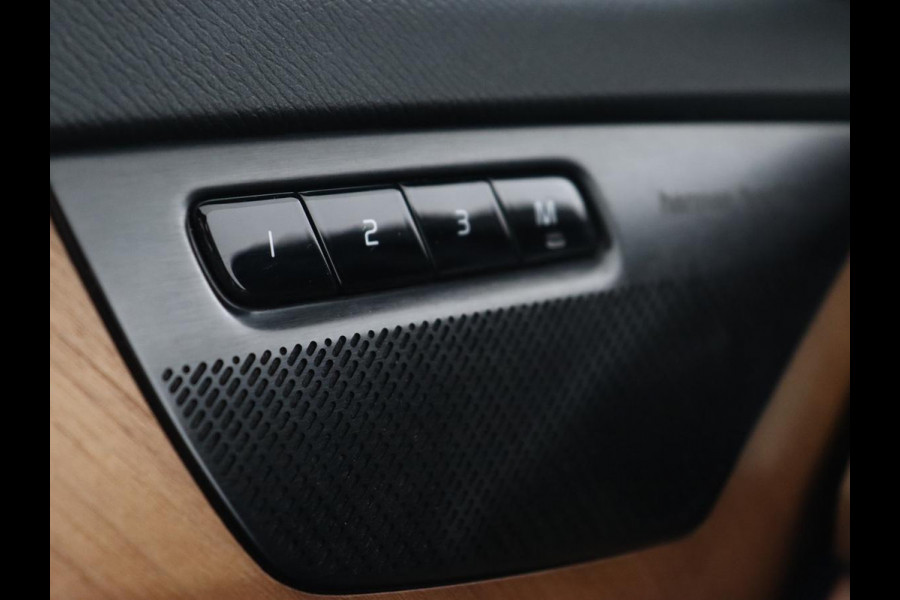 Volvo XC90 2.0 T8 Recharge AWD R-Design | Panoramadak | Head-Up | 360 Camera | Adaptive cruise | Leder | Trekhaak | Stoel & stuurverwarming | Carplay | Memory | Harman/Kardon