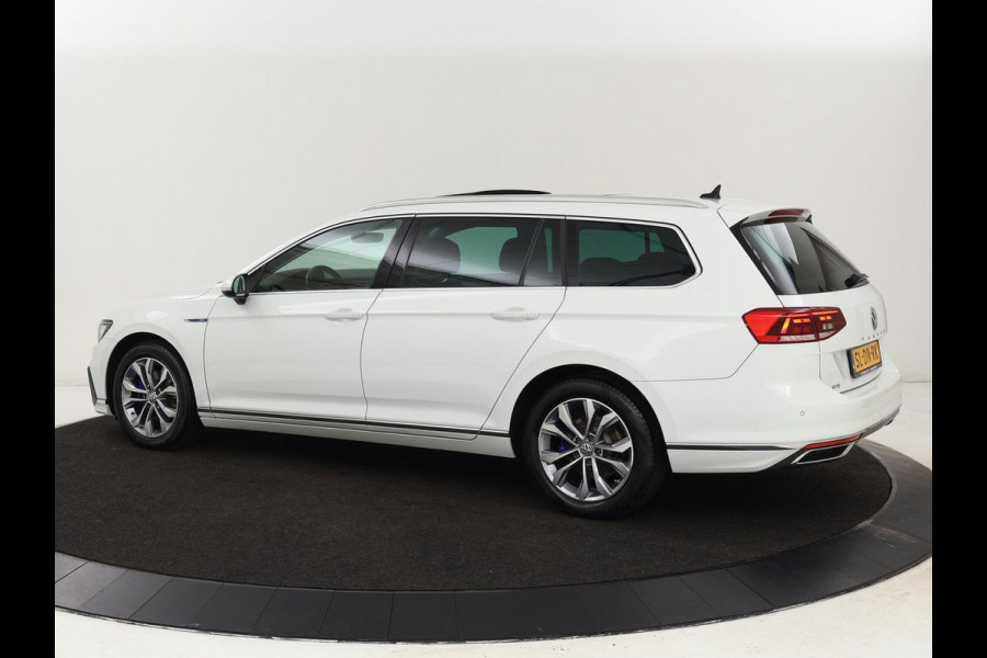 Volkswagen Passat 1.4 TSI PHEV GTE | Panoramadak | Stoelverwarming | Trekhaak | Camera | Adaptive cruise | Matrix LED | Carplay | Navigatie