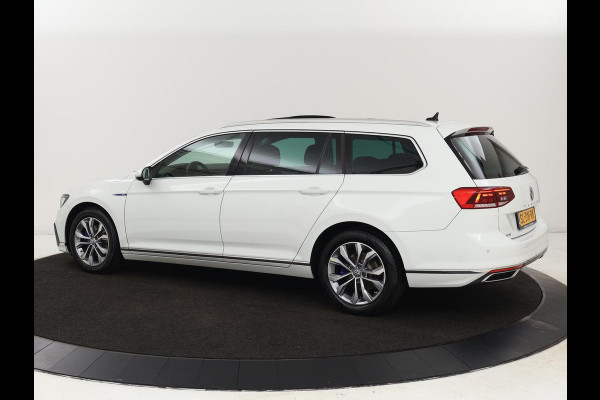 Volkswagen Passat 1.4 TSI PHEV GTE | Panoramadak | Stoelverwarming | Trekhaak | Camera | Adaptive cruise | Matrix LED | Carplay | Navigatie