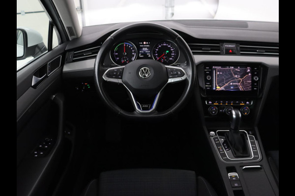 Volkswagen Passat 1.4 TSI PHEV GTE | Panoramadak | Stoelverwarming | Trekhaak | Camera | Adaptive cruise | Matrix LED | Carplay | Navigatie
