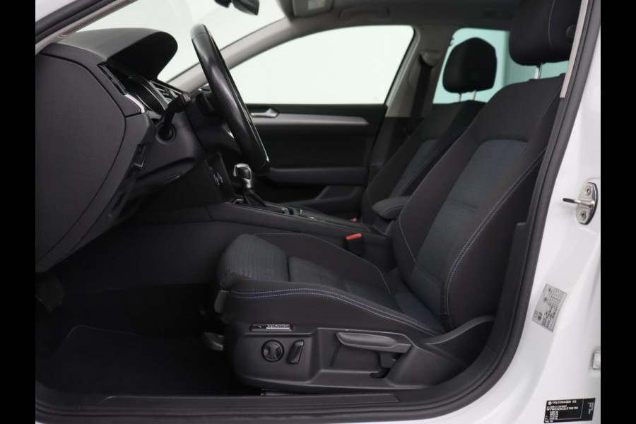 Volkswagen Passat 1.4 TSI PHEV GTE | Panoramadak | Stoelverwarming | Trekhaak | Camera | Adaptive cruise | Matrix LED | Carplay | Navigatie