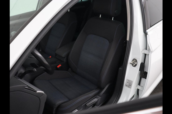 Volkswagen Passat 1.4 TSI PHEV GTE | Panoramadak | Stoelverwarming | Trekhaak | Camera | Adaptive cruise | Matrix LED | Carplay | Navigatie