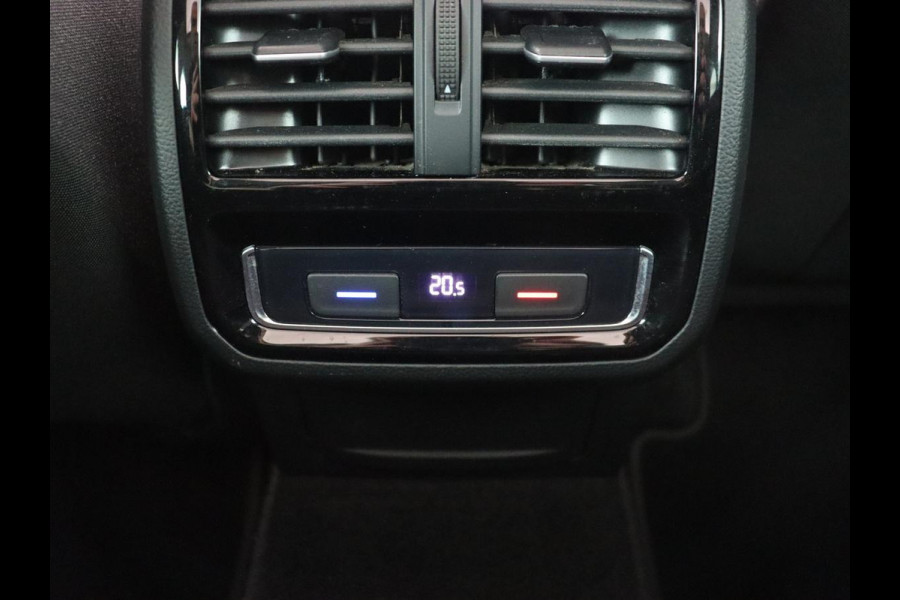 Volkswagen Passat 1.4 TSI PHEV GTE | Panoramadak | Stoelverwarming | Trekhaak | Camera | Adaptive cruise | Matrix LED | Carplay | Navigatie
