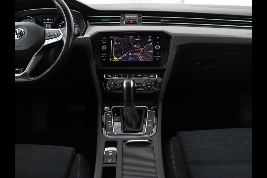 Volkswagen Passat 1.4 TSI PHEV GTE | Panoramadak | Stoelverwarming | Trekhaak | Camera | Adaptive cruise | Matrix LED | Carplay | Navigatie
