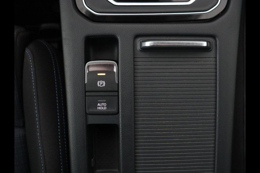 Volkswagen Passat 1.4 TSI PHEV GTE | Panoramadak | Stoelverwarming | Trekhaak | Camera | Adaptive cruise | Matrix LED | Carplay | Navigatie