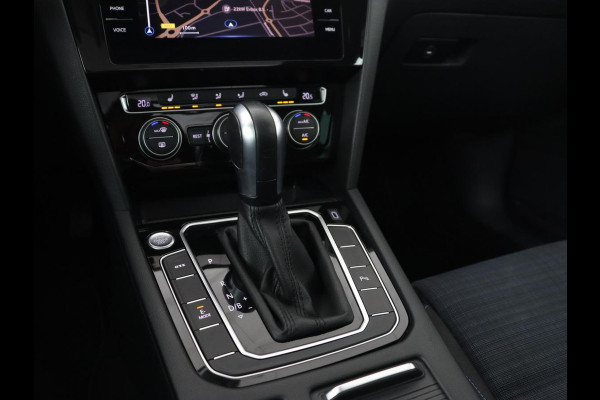 Volkswagen Passat 1.4 TSI PHEV GTE | Panoramadak | Stoelverwarming | Trekhaak | Camera | Adaptive cruise | Matrix LED | Carplay | Navigatie