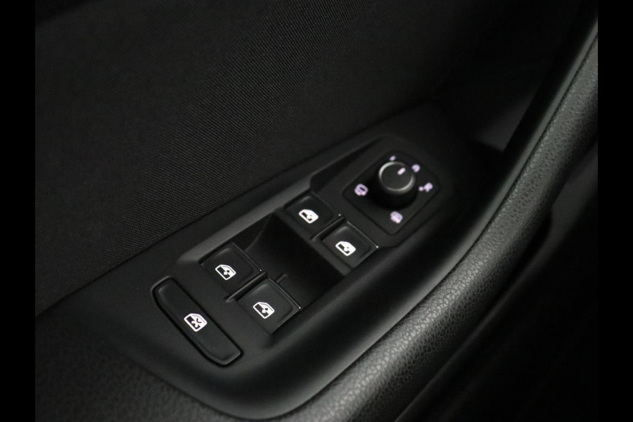 Volkswagen Passat 1.4 TSI PHEV GTE | Panoramadak | Stoelverwarming | Trekhaak | Camera | Adaptive cruise | Matrix LED | Carplay | Navigatie