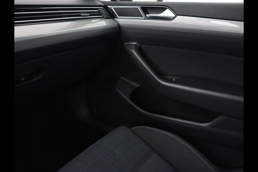 Volkswagen Passat 1.4 TSI PHEV GTE | Panoramadak | Stoelverwarming | Trekhaak | Camera | Adaptive cruise | Matrix LED | Carplay | Navigatie