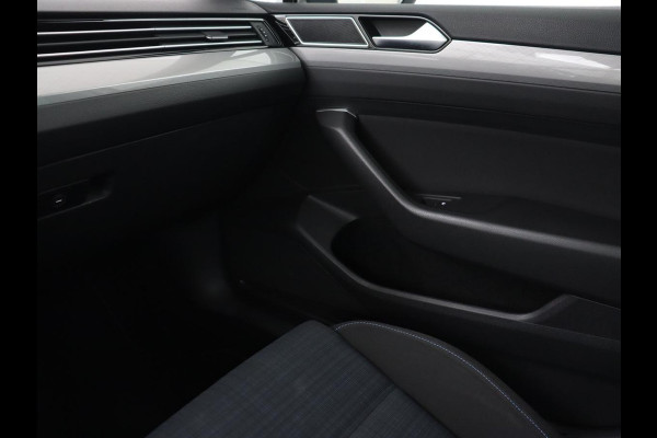 Volkswagen Passat 1.4 TSI PHEV GTE | Panoramadak | Stoelverwarming | Trekhaak | Camera | Adaptive cruise | Matrix LED | Carplay | Navigatie