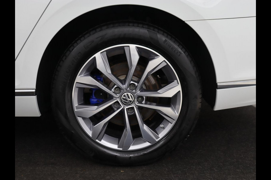 Volkswagen Passat 1.4 TSI PHEV GTE | Panoramadak | Stoelverwarming | Trekhaak | Camera | Adaptive cruise | Matrix LED | Carplay | Navigatie