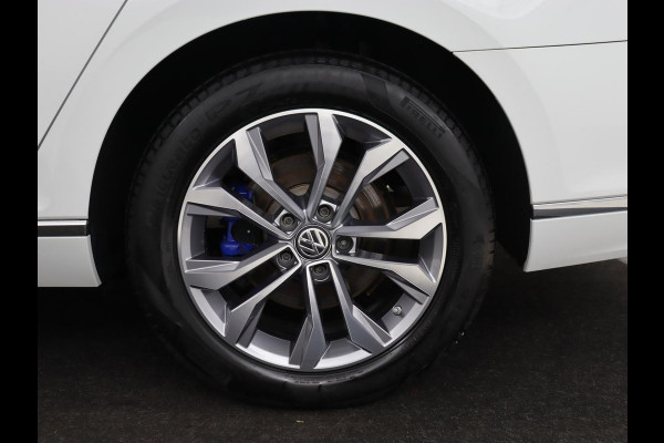 Volkswagen Passat 1.4 TSI PHEV GTE | Panoramadak | Stoelverwarming | Trekhaak | Camera | Adaptive cruise | Matrix LED | Carplay | Navigatie