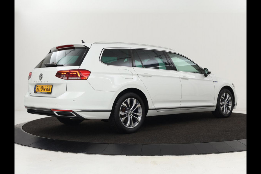 Volkswagen Passat 1.4 TSI PHEV GTE | Panoramadak | Stoelverwarming | Trekhaak | Camera | Adaptive cruise | Matrix LED | Carplay | Navigatie