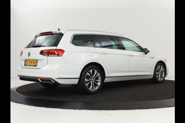 Volkswagen Passat 1.4 TSI PHEV GTE | Panoramadak | Stoelverwarming | Trekhaak | Camera | Adaptive cruise | Matrix LED | Carplay | Navigatie