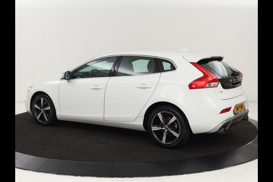 Volvo V40 2.0 T4 Business Sport | Stoelverwarming | Leder/Alcantara | Full LED | Navigatie | Climate control | Climate control | Parkeerhulp | R-Design