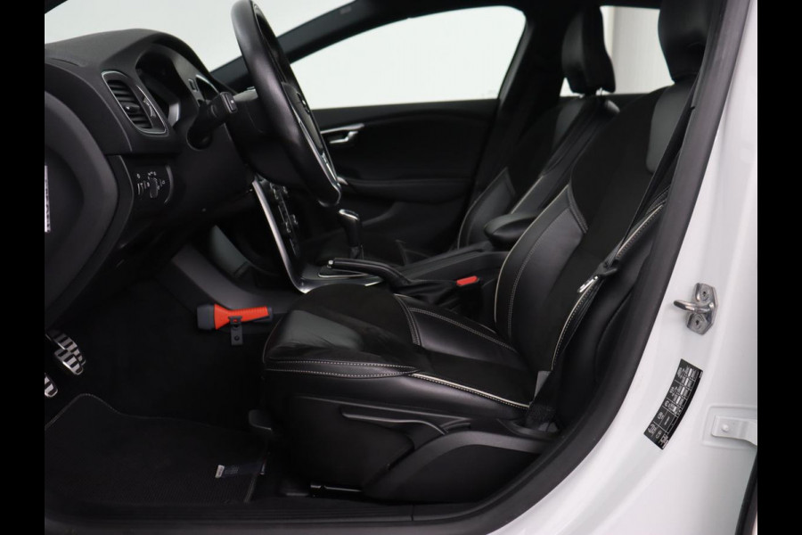 Volvo V40 2.0 T4 Business Sport | Stoelverwarming | Leder/Alcantara | Full LED | Navigatie | Climate control | Climate control | Parkeerhulp | R-Design