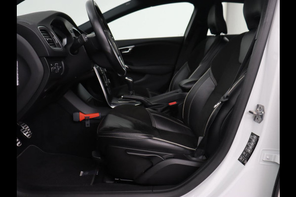 Volvo V40 2.0 T4 Business Sport | Stoelverwarming | Leder/Alcantara | Full LED | Navigatie | Climate control | Climate control | Parkeerhulp | R-Design