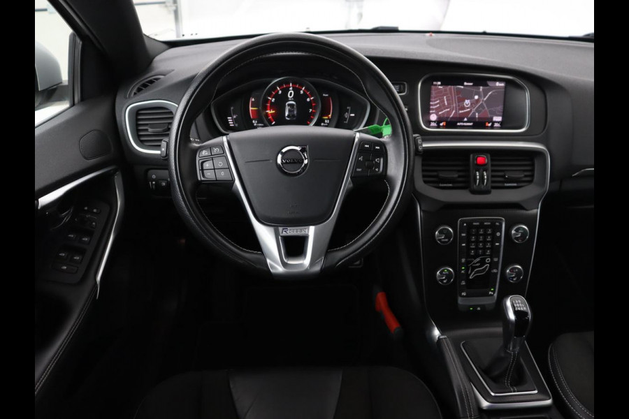 Volvo V40 2.0 T4 Business Sport | Stoelverwarming | Leder/Alcantara | Full LED | Navigatie | Climate control | Climate control | Parkeerhulp | R-Design