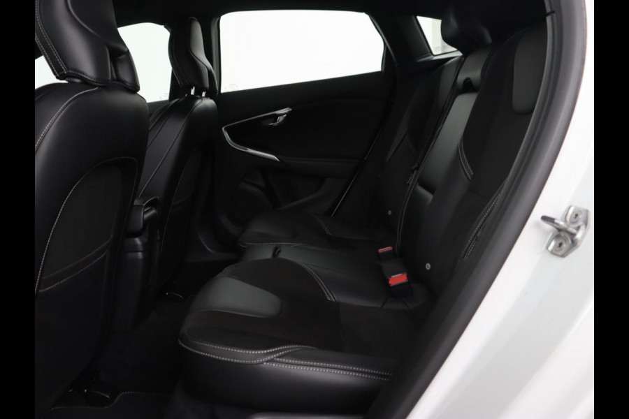 Volvo V40 2.0 T4 Business Sport | Stoelverwarming | Leder/Alcantara | Full LED | Navigatie | Climate control | Climate control | Parkeerhulp | R-Design
