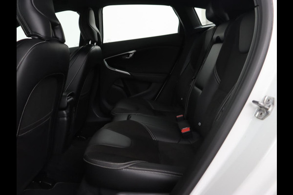 Volvo V40 2.0 T4 Business Sport | Stoelverwarming | Leder/Alcantara | Full LED | Navigatie | Climate control | Climate control | Parkeerhulp | R-Design
