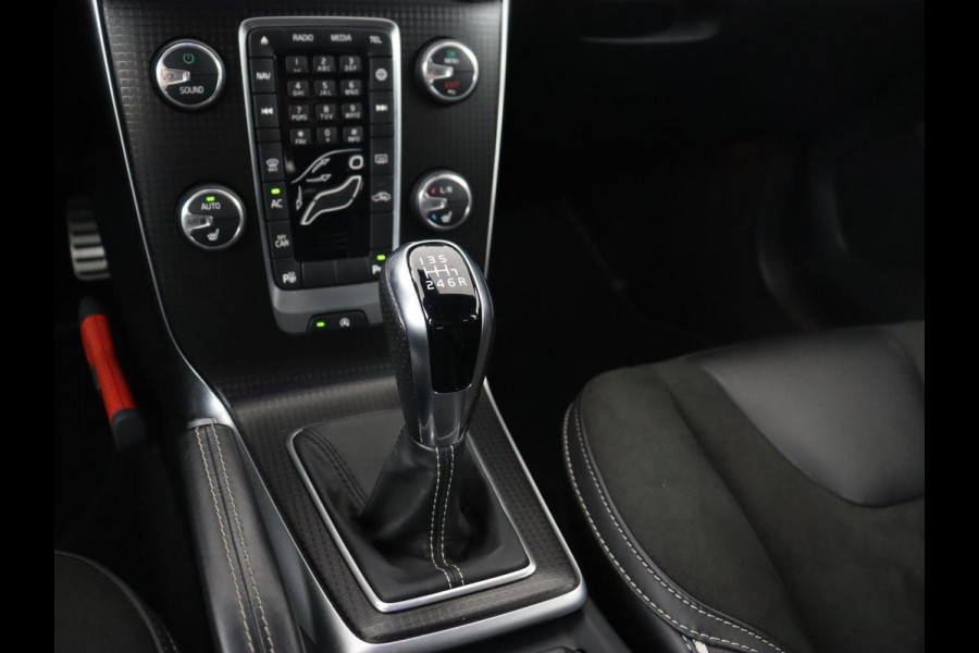 Volvo V40 2.0 T4 Business Sport | Stoelverwarming | Leder/Alcantara | Full LED | Navigatie | Climate control | Climate control | Parkeerhulp | R-Design
