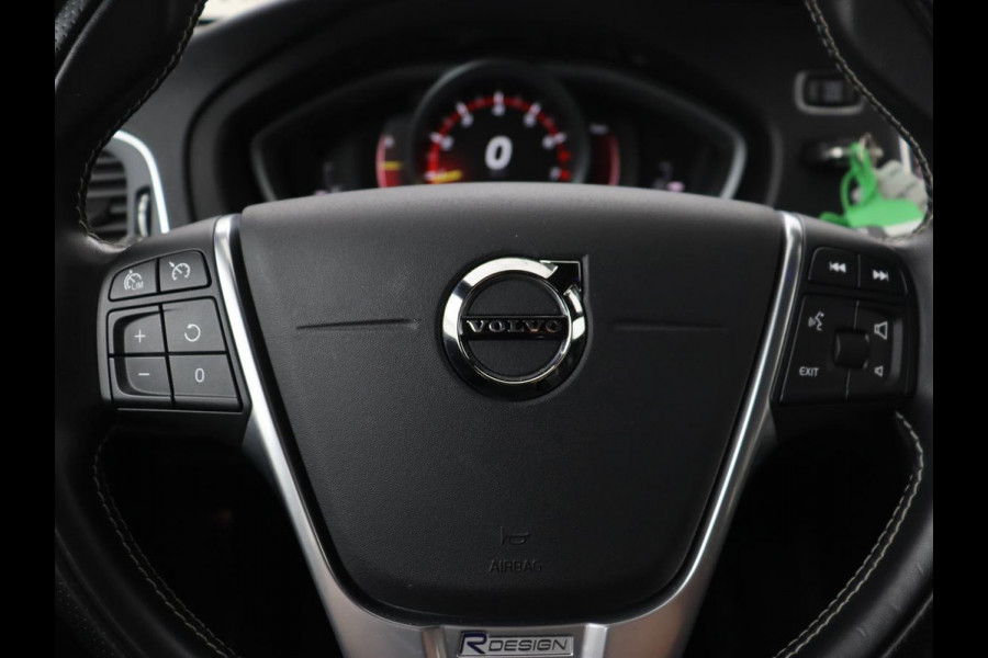Volvo V40 2.0 T4 Business Sport | Stoelverwarming | Leder/Alcantara | Full LED | Navigatie | Climate control | Climate control | Parkeerhulp | R-Design
