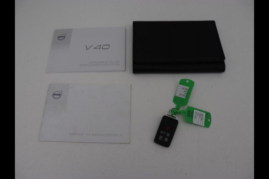 Volvo V40 2.0 T4 Business Sport | Stoelverwarming | Leder/Alcantara | Full LED | Navigatie | Climate control | Climate control | Parkeerhulp | R-Design