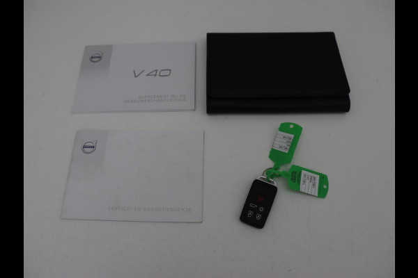 Volvo V40 2.0 T4 Business Sport | Stoelverwarming | Leder/Alcantara | Full LED | Navigatie | Climate control | Climate control | Parkeerhulp | R-Design
