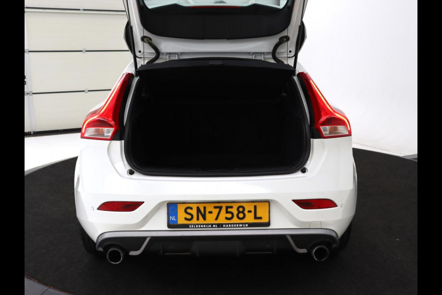 Volvo V40 2.0 T4 Business Sport | Stoelverwarming | Leder/Alcantara | Full LED | Navigatie | Climate control | Climate control | Parkeerhulp | R-Design