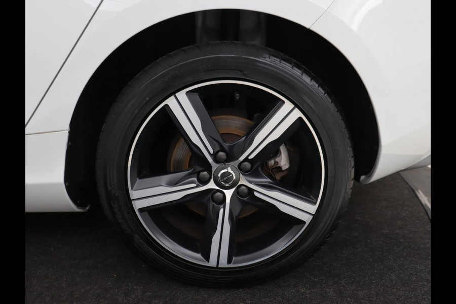Volvo V40 2.0 T4 Business Sport | Stoelverwarming | Leder/Alcantara | Full LED | Navigatie | Climate control | Climate control | Parkeerhulp | R-Design