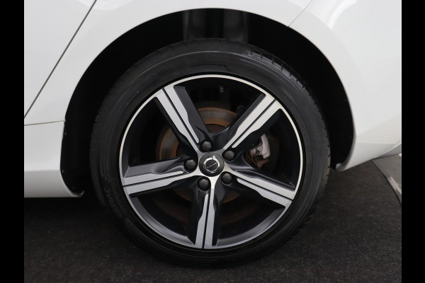 Volvo V40 2.0 T4 Business Sport | Stoelverwarming | Leder/Alcantara | Full LED | Navigatie | Climate control | Climate control | Parkeerhulp | R-Design