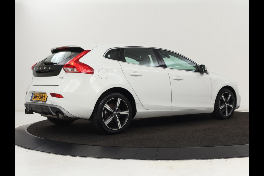 Volvo V40 2.0 T4 Business Sport | Stoelverwarming | Leder/Alcantara | Full LED | Navigatie | Climate control | Climate control | Parkeerhulp | R-Design